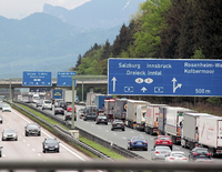 Tirol möchte den Lkw-Verkehr über die Inntalautobahn und den Brenner gedrosselt sehen.
