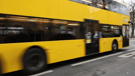 Bei der Buslinie 186 gibt es morgens gleich zwei Staustellen: die Osdorfer Straße und der Ostpreußendamm.