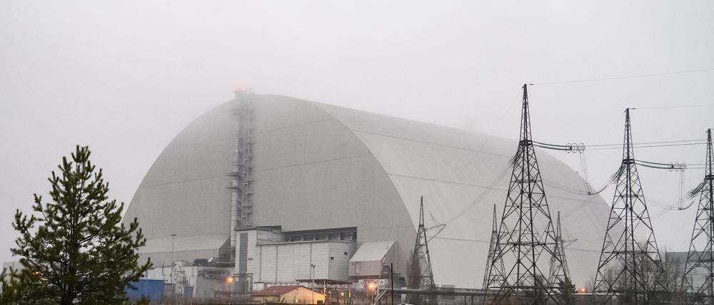 Ein Sarkophag umschließt den vierten Reaktor von Tschernobyl. 