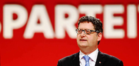 Thorsten Schäfer-Gümbel ist seit dem 15. November 2013 stellvertretender Bundesvorsitzender der SPD. Außerdem steht der 45-Jährige an der Spitze der hessischen Sozialdemokraten.