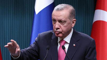 Der türkische Präsident Recep Tayyip Erdogan verhandelt zwischen der Ukraine und Russland. 
