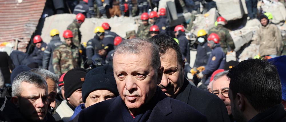 Der türkische Präsident Recep Tayyip Erdogan besucht das Krisengebiet. 
