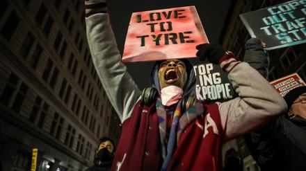 Wut und Schmerz. Nach dem Tod von Tyre Nichols protestierenden Hunderte Menschen in Memphis, USA.