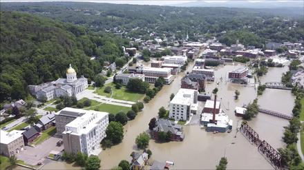 Dieses Bild aus Drohnenaufnahmen, die von der Vermont Agency of Agriculture, Food and Markets zur Verfügung gestellt wurden, zeigt Überschwemmungen in Montpelier. 