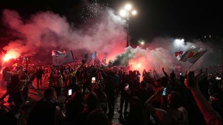 Die Meisterfeier der Fans in Neapel gerät außer Kontrolle.