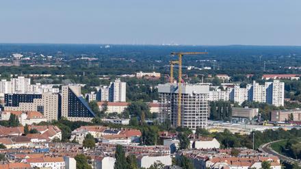 Der Estrel Tower (hier ein Bild vom September 2023) soll Berlins höchstes Gebäude werden. 