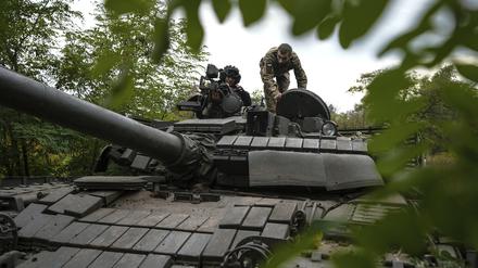 Ukrainischen Truppen fielen mit den russischen Hinterlassenschaften auch moderne T-80-Panzer in die Hände.