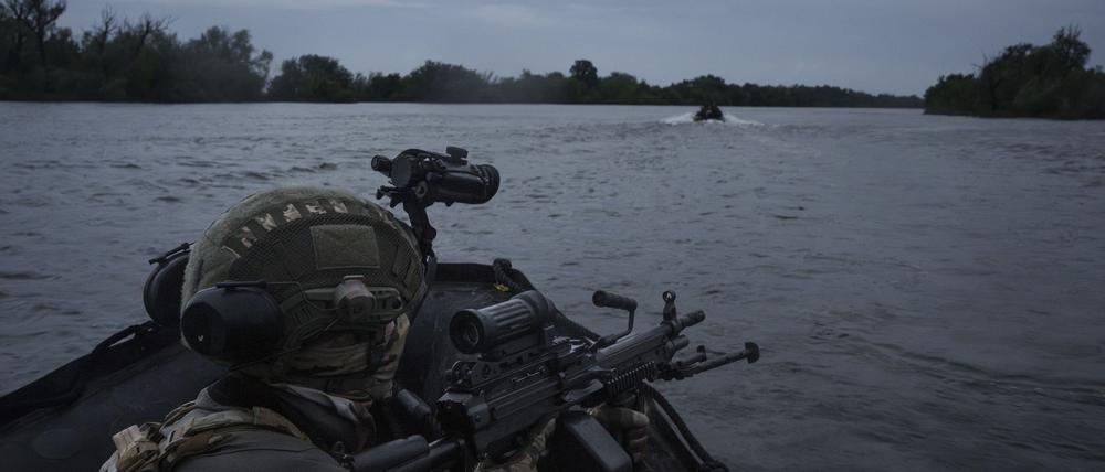 Ukrainische Soldaten haben den Fluss Dnipro offenbar unter Kontrolle.