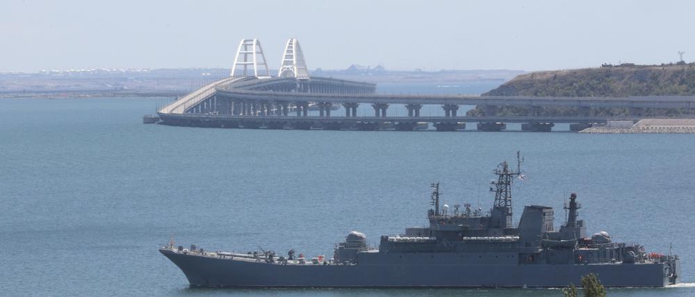 Die Kertschbrücke zwischen der ukrainischen Halbinsel Krim und dem russischen Festland