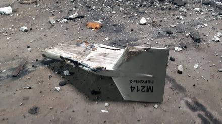 Dieses undatierte Foto, das von der Direktion für strategische Kommunikation des ukrainischen Militärs veröffentlicht wurde, zeigt das Wrack einer iranischen Shahed-Drohne, die in der Nähe von Kupiansk (Ukraine) abgeschossen wurde.