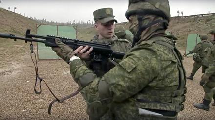 Russische Soldaten bei einer Übung. 