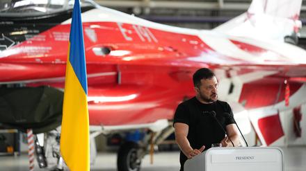 Der ukrainische Präsident Wolodymyr Selenskyj auf dem dänischen Luftwaffenstützpunkt Skrydstrup am Sonntag