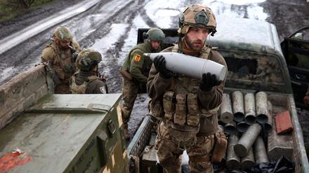 Die EU hatte der Ukraine im März eine Lieferung von einer Million Artilleriegeschossen bis März 2024 zugesagt.