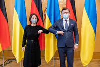 Die neue Bundesaußenministerin Annalena Baerbock (Die Grünen) traf am Montag ihren ukrainischen Kollegen Dmytro Kuleba in Kiew.