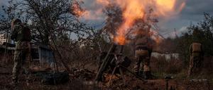 Ukrainische Soldaten nahe Bachmut im Donbass