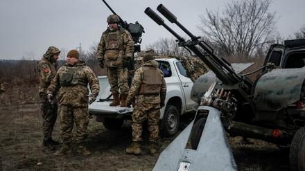 Ukrainische Soldaten kurz nach dem Jahreswechsel nahe Kiew.