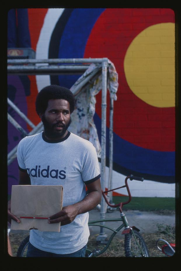 
Ulysses Jenkins begann seine Karriere als Wandmaler: „Centinela Valley Juvenile Diversion Mural Project documentation“, 1976.