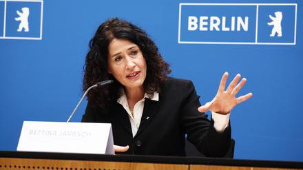 Umweltsenatorin Bettina Jarasch während einer Pressekonferenz. 