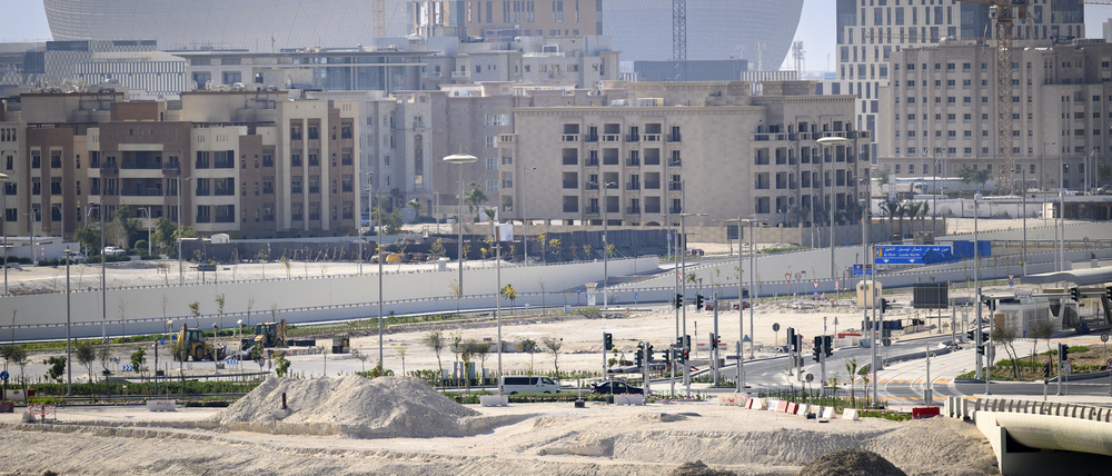 Die WM-Organisatoren in Katar mussten einräumen, dass bei der Errichtung von Bauten wie dem Lusail-Stadion in Doha Arbeitsmigranten misshandelt wurden.