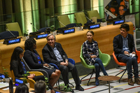 UN-Generalsekretär Guterres (Mitte), unter anderem mit Greta Thunberg (Zweite von rechts) und Bruno Rodriguez (ganz rechts).