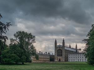 Rückansicht des Kings College in Cambridge. Cambridge gilt als eine der besten Universitäten in Großbritannien. 