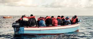 Ein Boot im Mittelmeer: Niemand steigt hier ohne Gründe ein, glaubt die Autorin