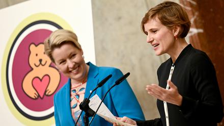 Am Freitag im Roten Rathaus:  Berlins Regierende Bürgermeisterin Franziska Giffey (SPD) und Sozialsenatorin Katja Kipping (Die Linke).