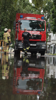 Das heftige Gewitter am Sonnabend verschaffte der Berliner Feuerwehr viel Arbeit. Schwer verletzt wurde glücklicherweise niemand.
