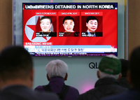 Fotos der drei in Nordkorea inhaftierten US-Bürger im südkoreanischen Fernsehen