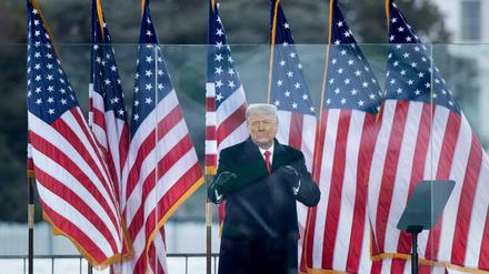 Der damalige US-Präsident Donald Trump spricht am 6. Januar 2021 in Washington zu seinen Anhängern. 