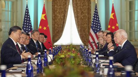Chinas Staatschef Xi Jinping und US-Präsident Joe Biden während ihres Treffens am Rande des Apec-Treffens.