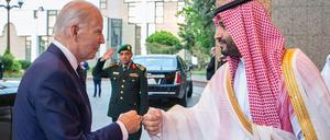 Darauf eine Faust. US-Präsident Biden und der saudische Kronprinz bin Salman wollen ein Verteidigungsbündnis schmieden. 