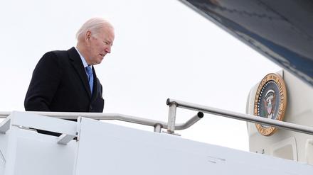 US-Präsident Joe Biden betritt die Air Force One .