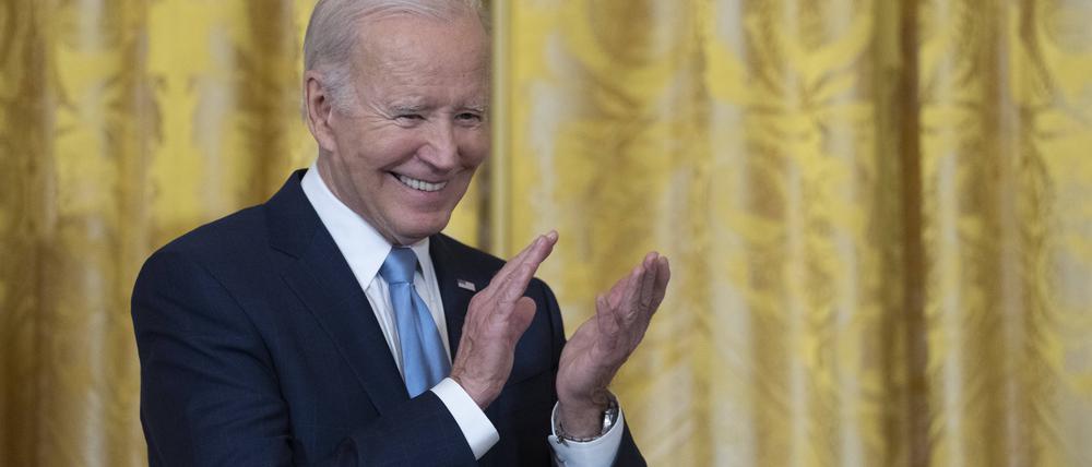 US-Präsident Joe Biden spricht sich für eine gerechtere Bezahlung der gerade streikenden Drehbuchautoren in den USA aus.