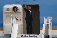 Kalimera Griechenland! US-Präsident Barack Obama auf dem Flughafen von Athen.