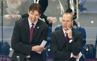Mit dem Trainer zufrieden. Eisbären-Sportdirektor Ustorf mit Trainer Krupp (li.) in der Saison 2014/2015.