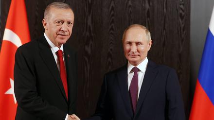  Der türkische Präsident Recep Tayyip Erdogan bei einem Treffen mit dem russischen Präsidenten Wladimir Putin vergangenen Woche in Usbekistan. 