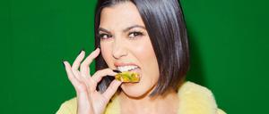 Kourtney Kardashian Baker bewirbt vor ihren 213 Millionen Instagram-Followern das aktuelle Produkt „Purr“ ihrer Nahrungsergänzungslinie „lemme“.