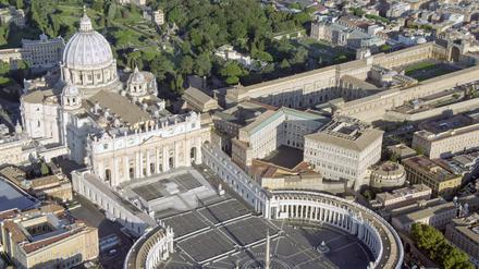 
Der Petersdom mit dem Petersplatz im Vatikan. (Archivbild)