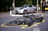 Radfahrer leben gefährlich im Straßenverkehr.