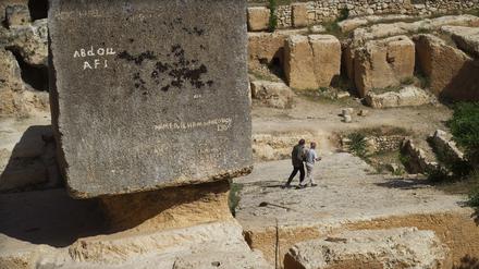 Von Menschen geschnittener Monolith in Baalbeck, Libanon: Szene aus Victor Kossakovskys Dokumentarfilm "Architecton", Berlinale-Wettbewerb 2023