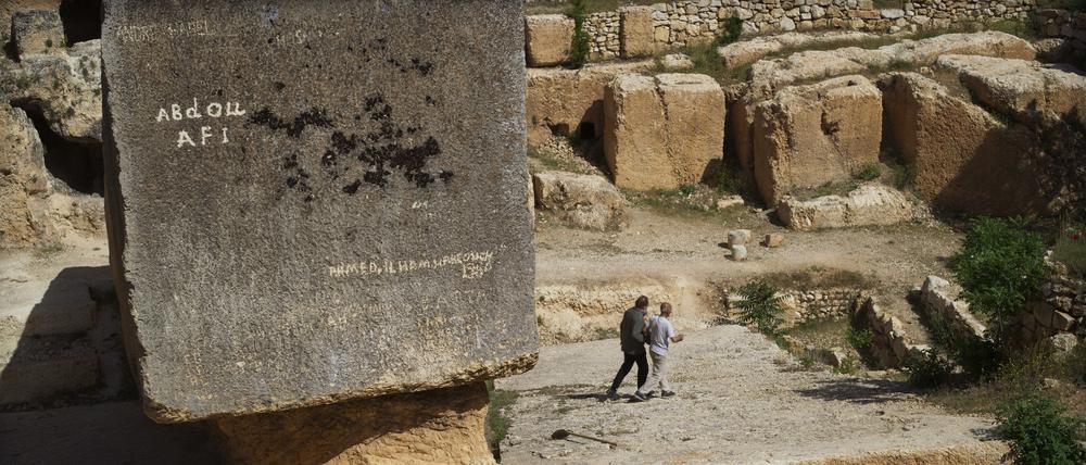Von Menschen geschnittener Monolith in Baalbeck, Libanon: Szene aus Victor Kossakovskys Dokumentarfilm "Architecton", Berlinale-Wettbewerb 2023
