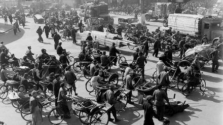 Rushhour am Huangpu. Shanghai im Juli 1947.