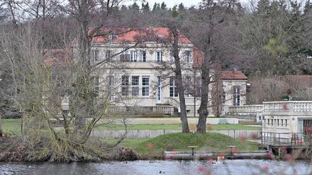 Die Villa Adlon am Lehnitzsee in Neu Fahrland