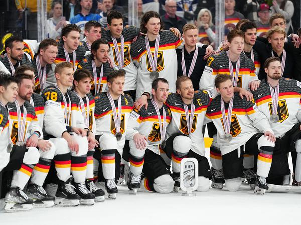 Deutschland feierte einen sensationellen zweiten Platz bei der Eishockey-WM in Finnland.