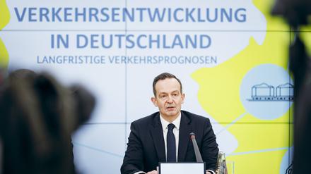 Volker Wissing FDP, Bundesminister für Verkehr und Digitales, aufgenommen im Rahmen einer Pressekonferenz zum Thema Ergebnisse der neuen Langzeit-Verkehrsprognose des BMDV.