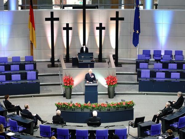 Der damalige Prinz Charles hält 2020 im Bundestag eine Gedenkrede zum Volkstrauertag.