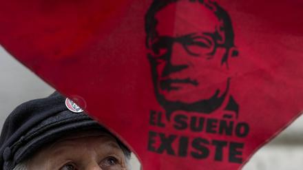 „Der Traum lebt“ heißt es auf einem Plakat während einer Demonstration von Anfang September in Santiago de Chile. Darüber das Porträt des 1973 gestürzten Präsidenten Salvador Allende. 
