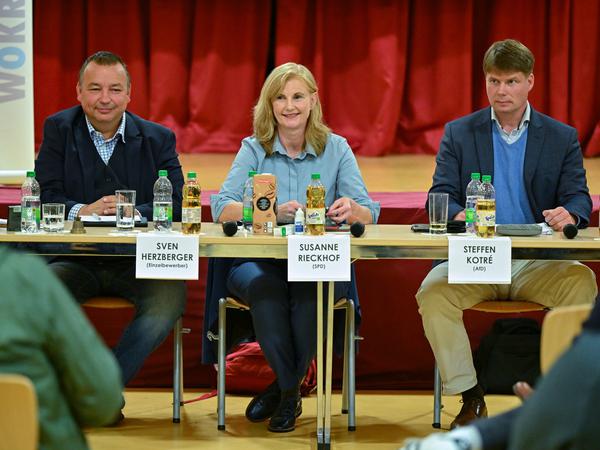 Sven Herzberger (parteilos) Susanne Rieckhof (SPD) und Steffen Kotré (AfD),v.l., stehen zur Wahl. 