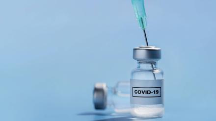 Mehr als 200 Schadenersatzklagen gegen Corona-Impfstoffhersteller liegen in Deutschland bei den Gerichten.